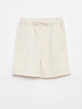 Bermudas lisas de sarga con bolsillos