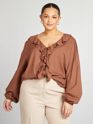 Blusa con volantes y cintas