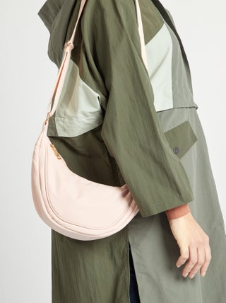 Bolso semicircular de nailon