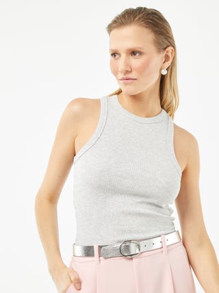 Camiseta con sisas americanas