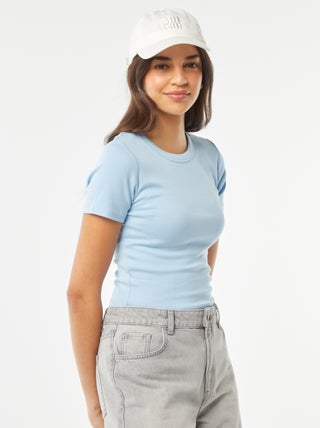 Camiseta cropped de manga corta