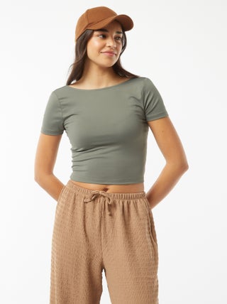 Camiseta cropped de punto elástico con espalda abierta
