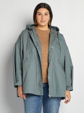 Chaqueta con capucha corte trapecio