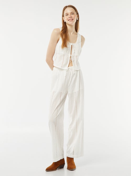 Pantalón con bordado inglés y punto calado - Kiabi