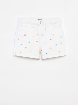 Pantalón vaquero corto con bordados