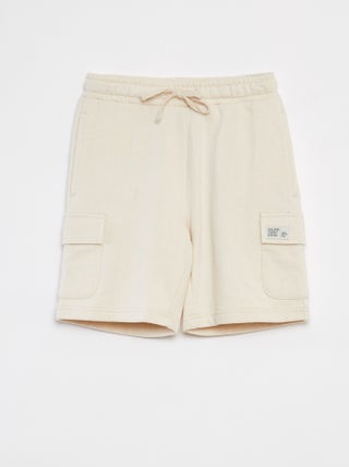 Short de chándal ligero con bolsillo con solapa