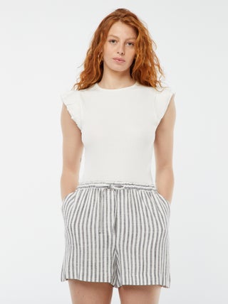 Short ligero con cordones