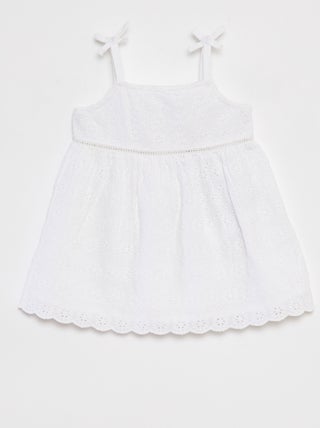 Vestido con bordado inglés y tirantes finos