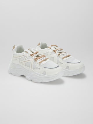 Zapatillas bicolores con suela gruesa
